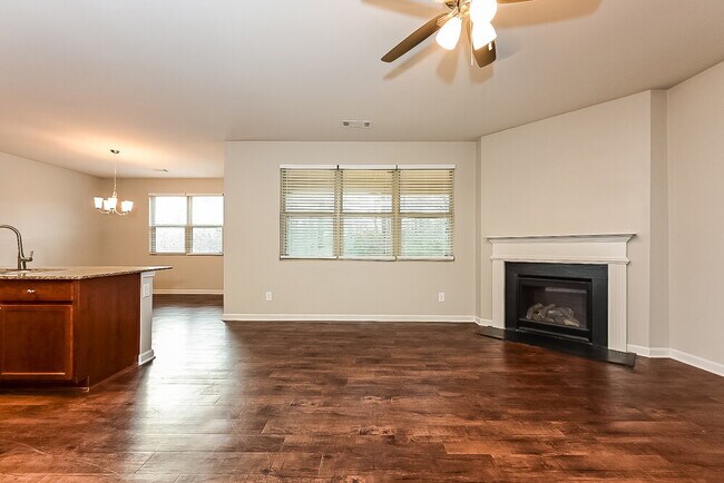 Building Photo - 700 Feldwood Ln