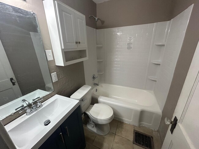 Foto del edificio - 735 Compton St