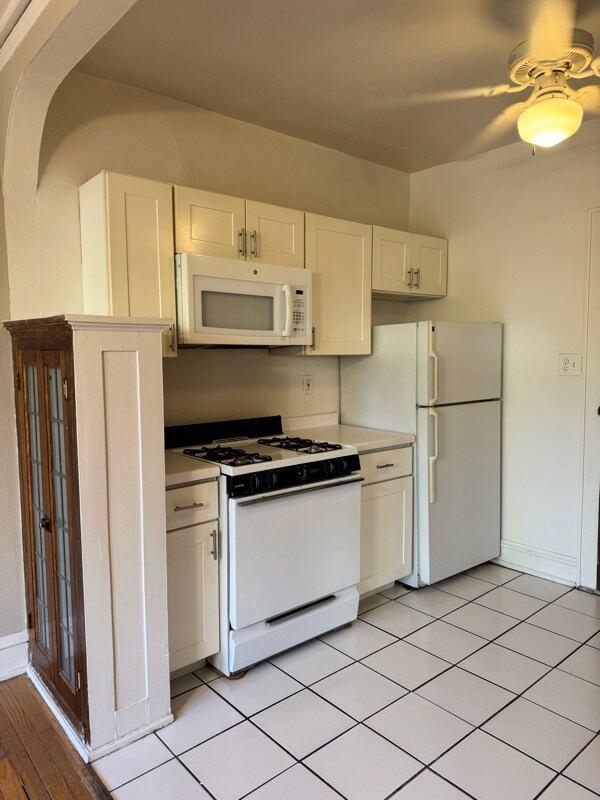 Primary Photo - 3456 N Oakland Ave