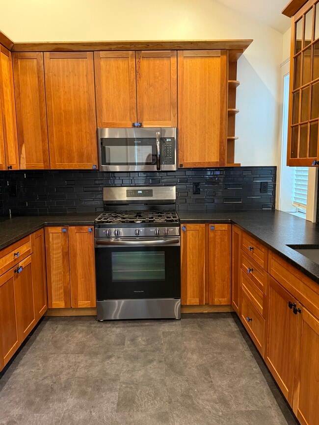 Remodeled kitchen with new appliances - 218 Brown St