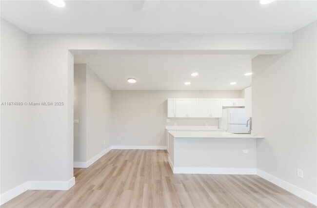 Foto del edificio - 1560 NE 42nd St