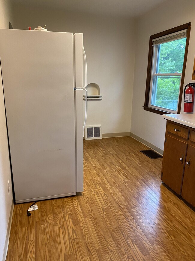 Building Photo - 1413 32nd St NE