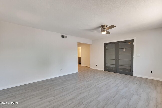 Building Photo - 3709 E Sheridan St