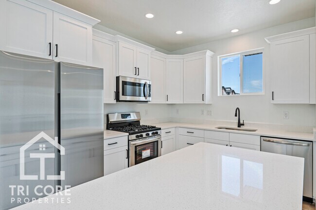 Building Photo - 140 E Lavalle-