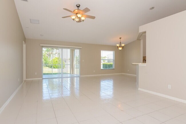Building Photo - 4505 Sanibel Way