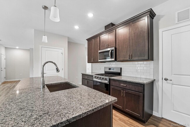 Building Photo - 410 Tower Ridge Cir
