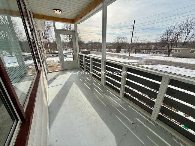 Foto del edificio - 2 Bed | 1 Bath Duplex Near Downtown Lee’s Summit