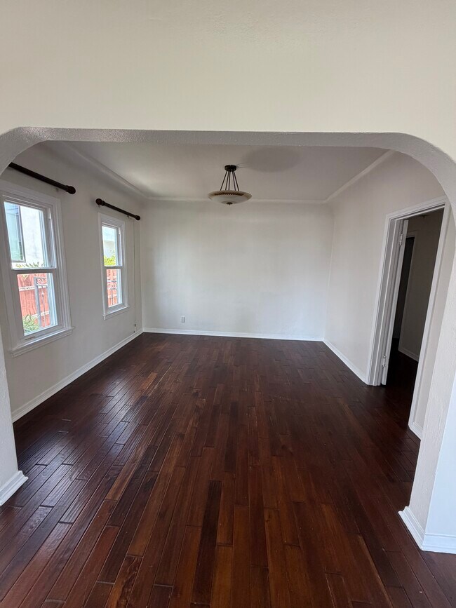 Comedor - 8349 W 4th St