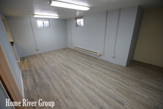 Building Photo - Popular 2 bedroom 1 bathroom duplex near BSU!