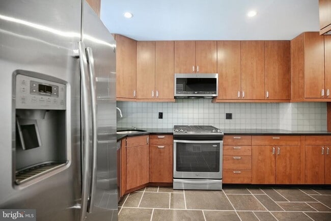 Building Photo - 275 S 3rd St