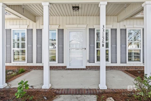 Inviting front porch - 33156B Stables Dr