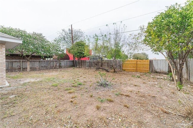 Foto del edificio - 509 E Cedar St