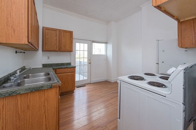 Building Photo - MT ADAMS - Stunning City/River View  from ...