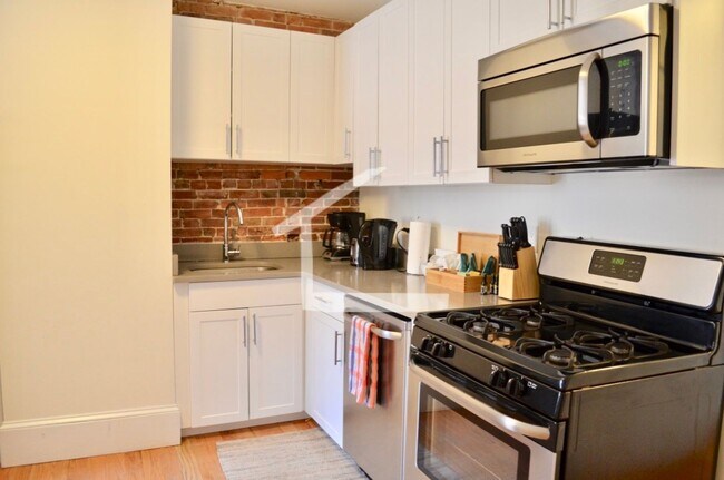 Building Photo - $2950/month - South End 2-Bedroom Apartmen...
