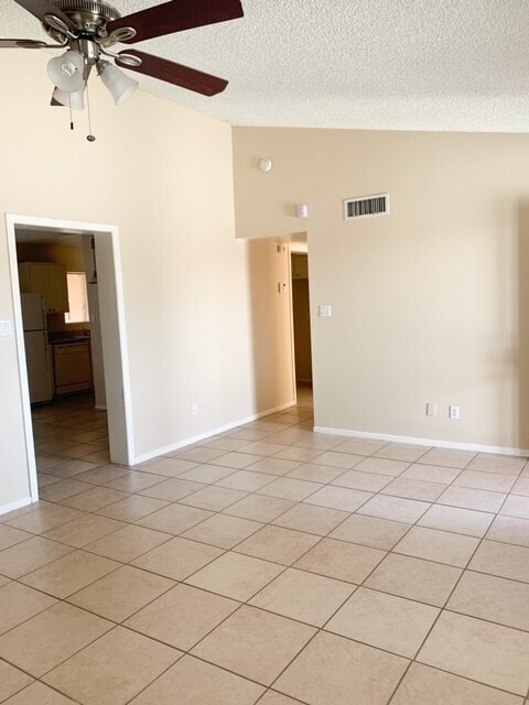 Building Photo - Spacious 2 Bedroom 2 Bathroom Home