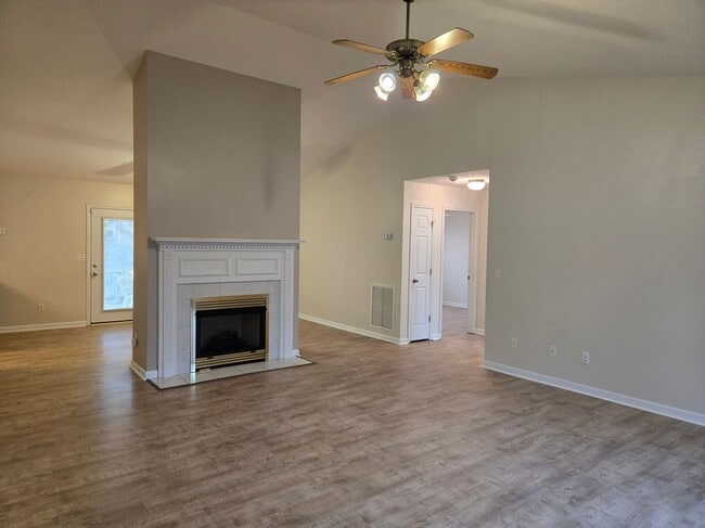 Foto del edificio - 39 Calloway Dr