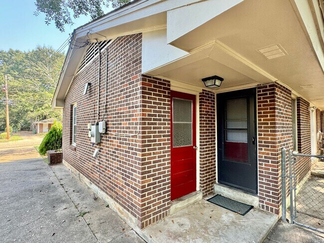 Foto del edificio - Beautifully Updated 3-Bedroom, 2-Bath Home...