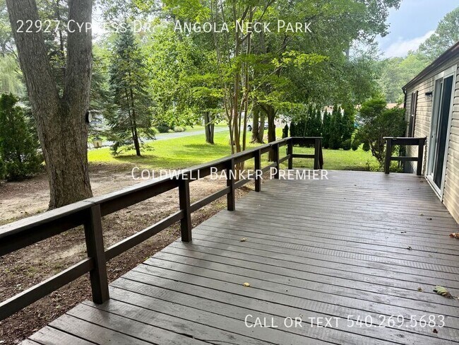 Foto del edificio - 22927 Cypress Dr