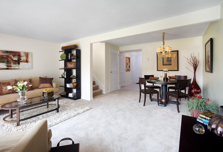 Foto principal - 524 Norwest Dr