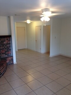 Foto del edificio - 423 Candlewood Dr