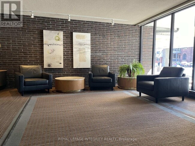 Building Photo - 71 Somerset St W