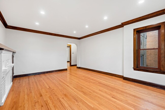 Building Photo - 5851 N Virginia Ave