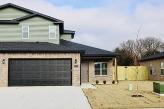 Building Photo - 532 Cosmos St