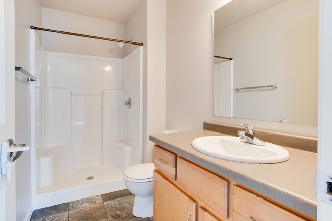 Baño de The Pines Townhomes - The Pines Townhomes