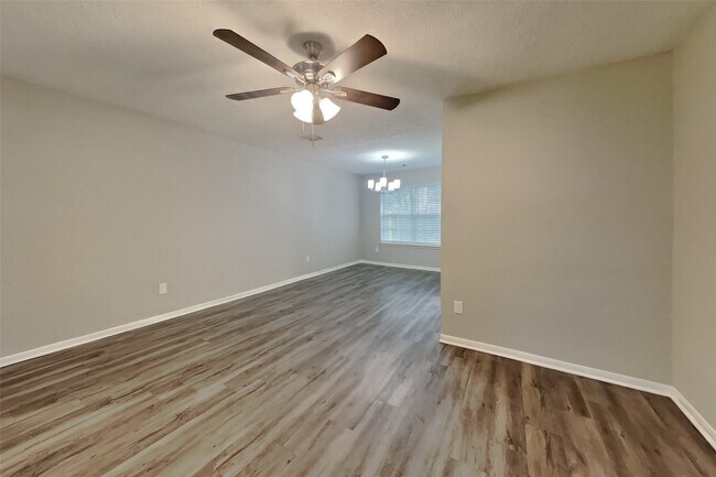 Foto del edificio - 9322 Bayou Bluff Dr