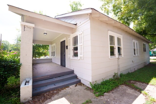 Building Photo - 2219 Wesley Ave SW