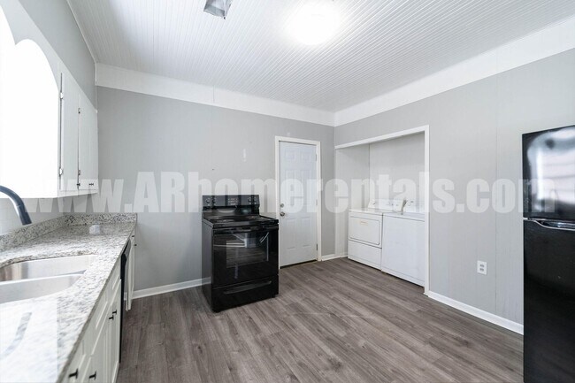 Building Photo - 278 Hall St