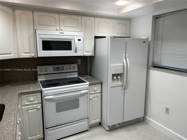 Building Photo - 10855 SW 112th Ave
