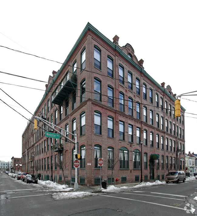 Building Photo - 126 Webster Ave