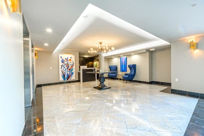 Building Photo - 1005 S Shepherd Dr