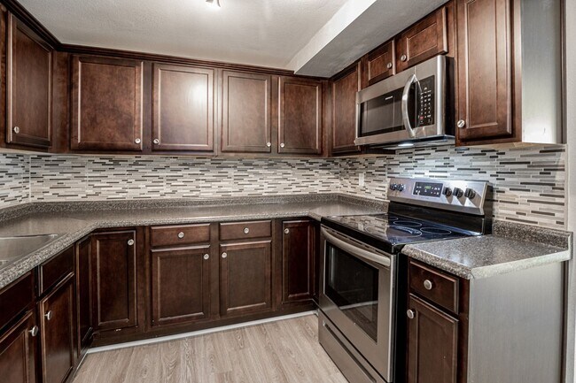 Foto del edificio - Beautiful 3-bedroom family Townhouse!! "ASK ABOUT OUR ZERO DEPOSIT"