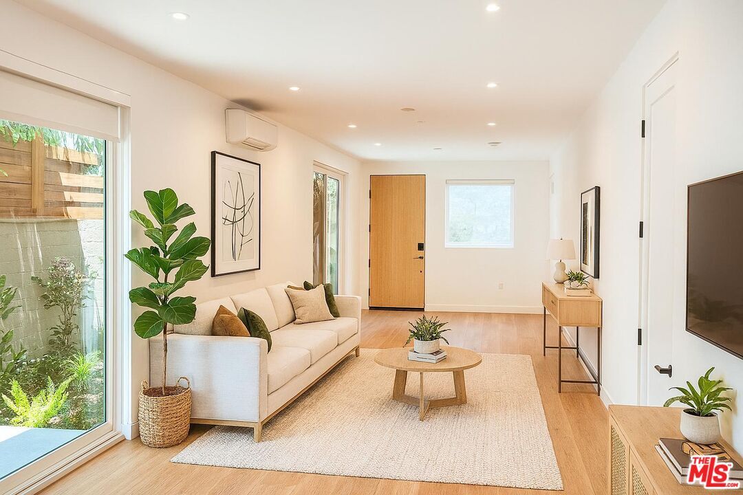 Foto principal - 10821 Morrison St