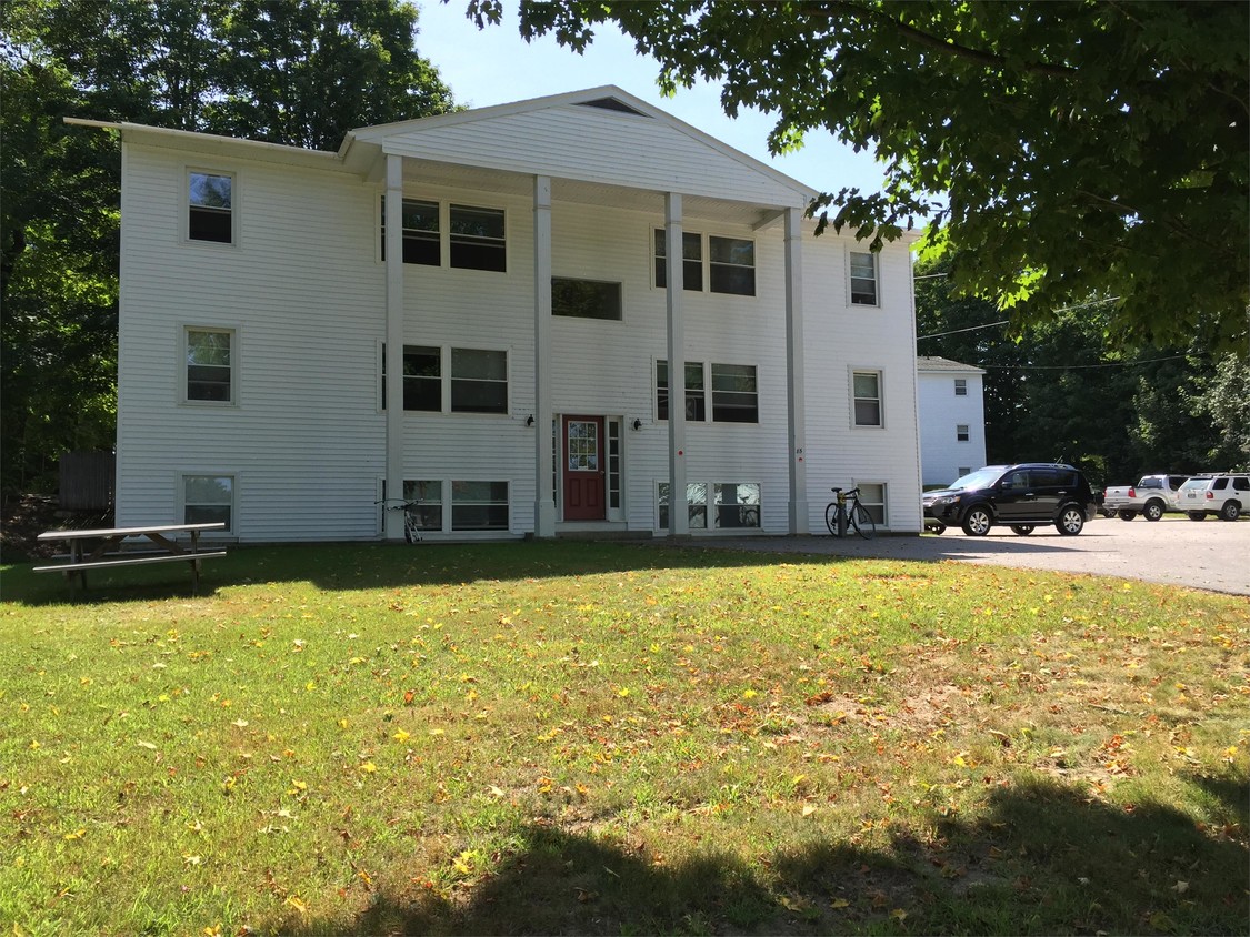 16 Hawthorne St Unit 2 BR1, Plymouth, NH 03264 Apartment for Rent in