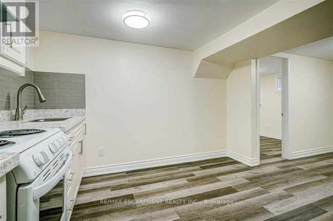 Building Photo - 42 Madron Cres