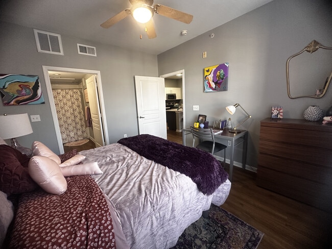 Building Photo - Sterling