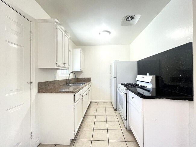Foto del edificio - 1594 Sepulveda Ave
