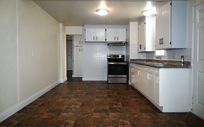 Building Photo - Beautiful home located in Sacramento!