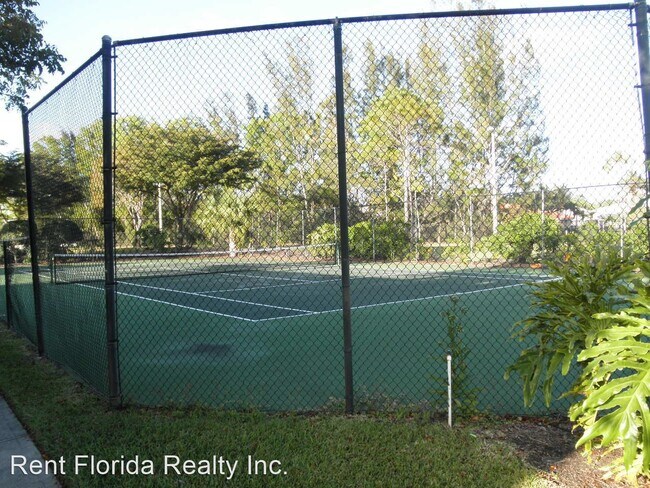 Building Photo - 1200 Crestwood Ct S