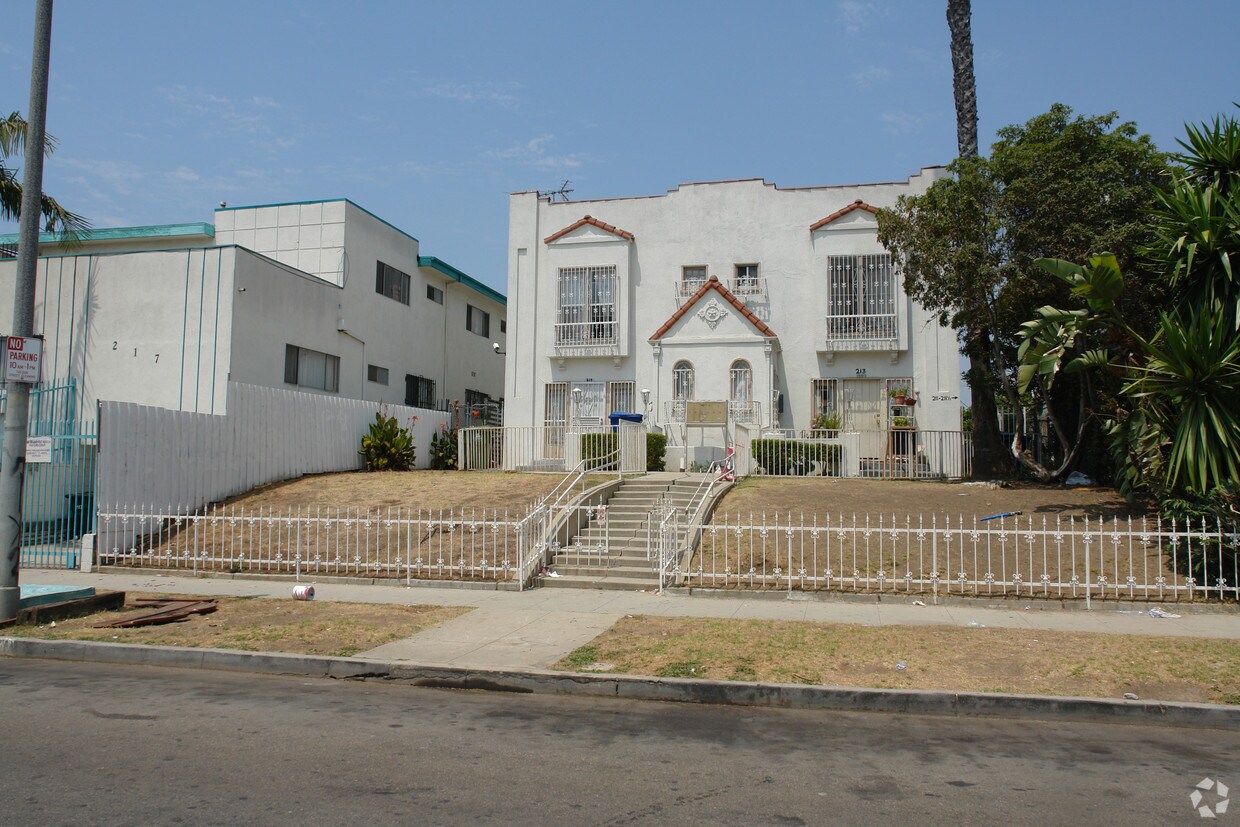 Building Photo - 211 S Carondelet St