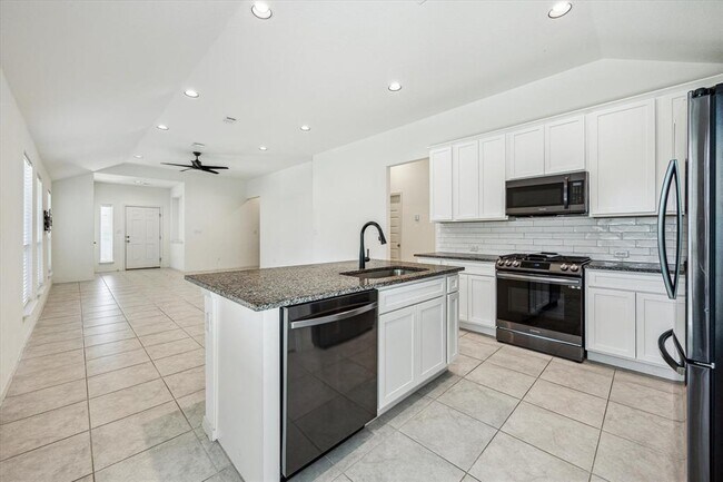 Building Photo - 361 Gaida Loop