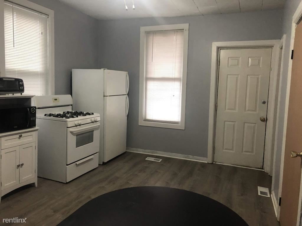 Primary Photo - 2437 W Arthington St