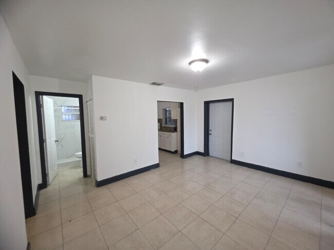Foto del edificio - 8030 NW 36th Pl