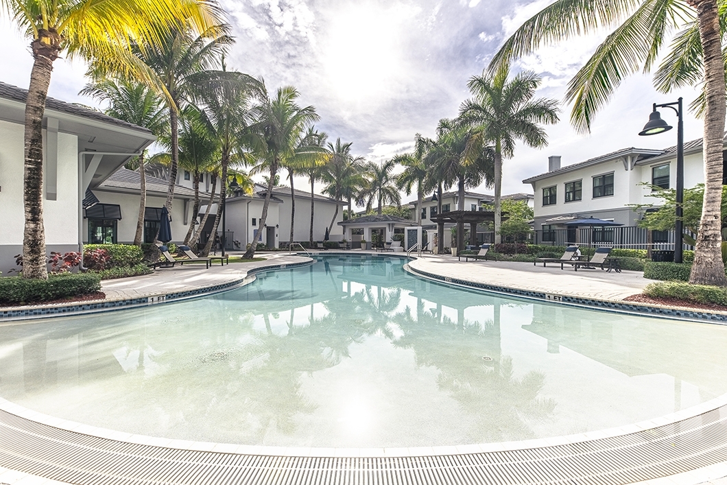 Primary Photo - The Hamptons at Palm Beach Gardens Apartments