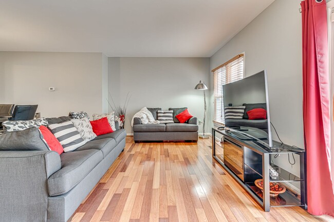 Foto del edificio - Charming 3 Bedroom Home in Prime Clinton L...