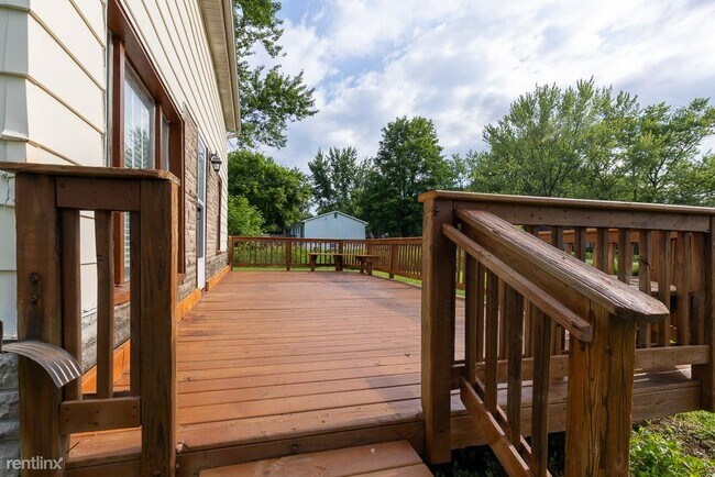 Foto del edificio - 3 br, 1 bath House - 23081 Springbrook Dr