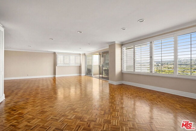 Foto del edificio - 875 Comstock Ave